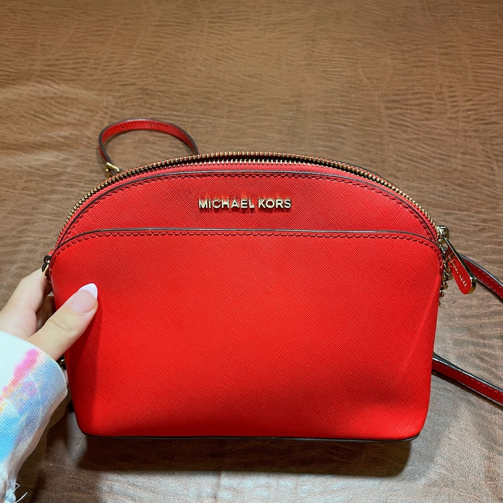 030 Michael Kors Vibrant Red / Orange Crossbody Bag